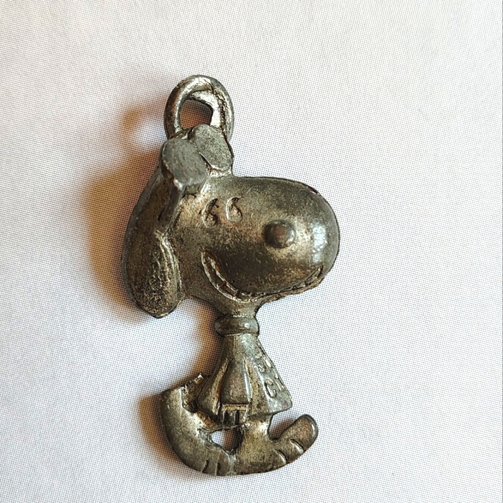 Vintage Snoopy Pewter Pendant 1971‎ Starline Peanuts Collectible Charm